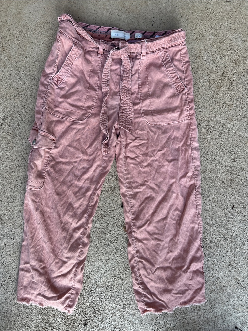 Hei Hei Anthropologie Cropped Utility Cargo Pants in Dusty Rose size 29